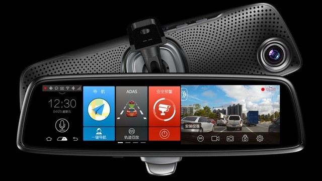 智能行车记录仪的天花板
