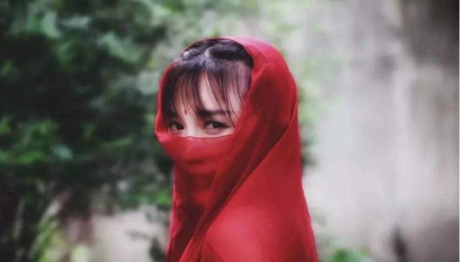 李子柒，来“抢饭碗”了