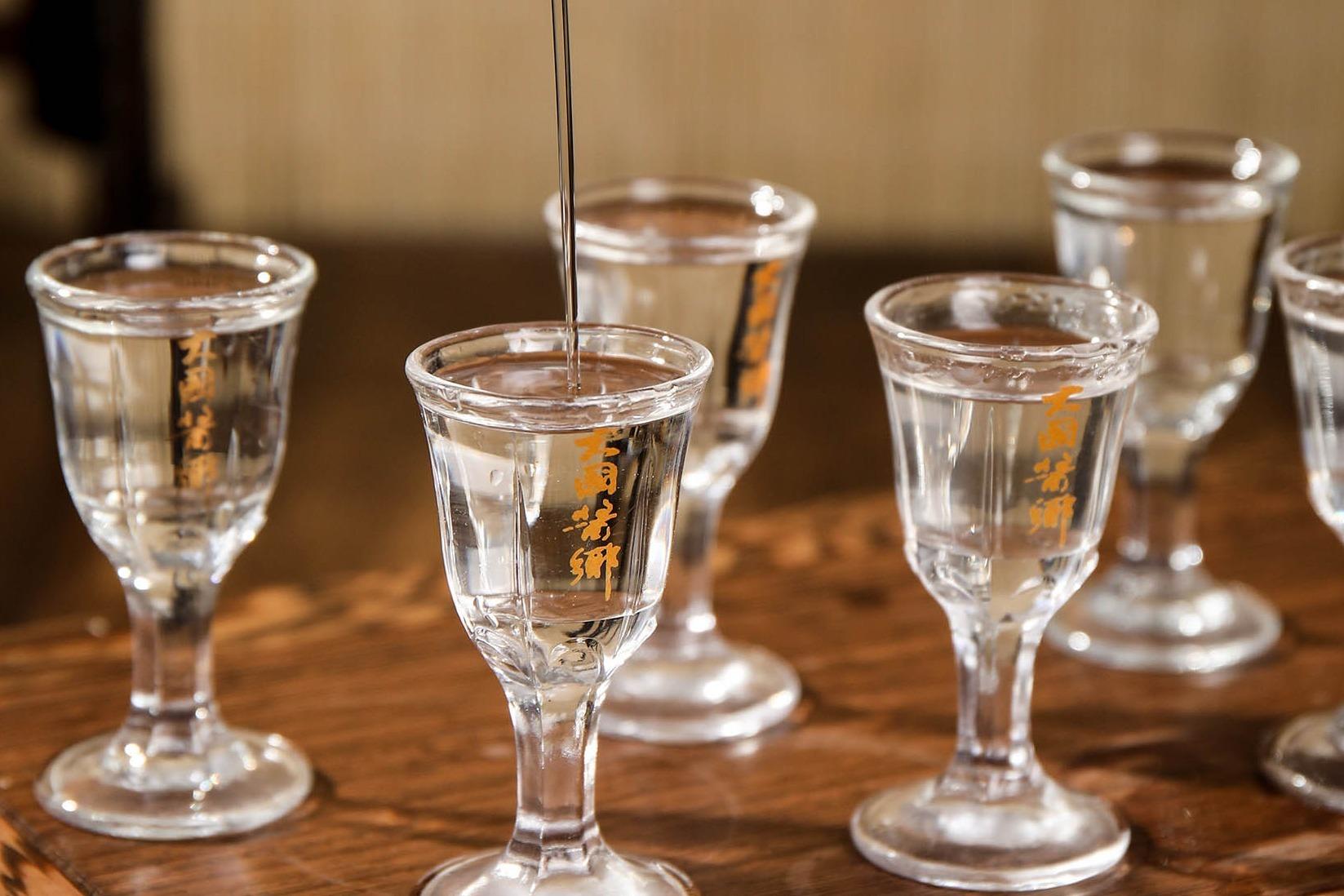 “白”里挑值，选佳酿