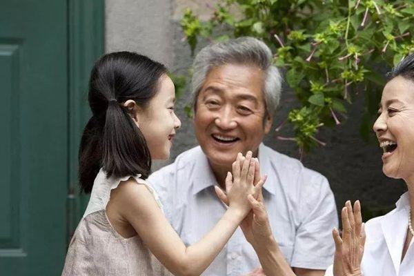 请好好珍惜，帮你带孩子的老人