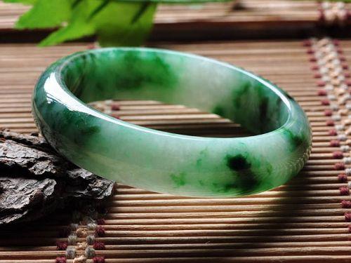 玉镯戴久没光泽，难道买到假货？