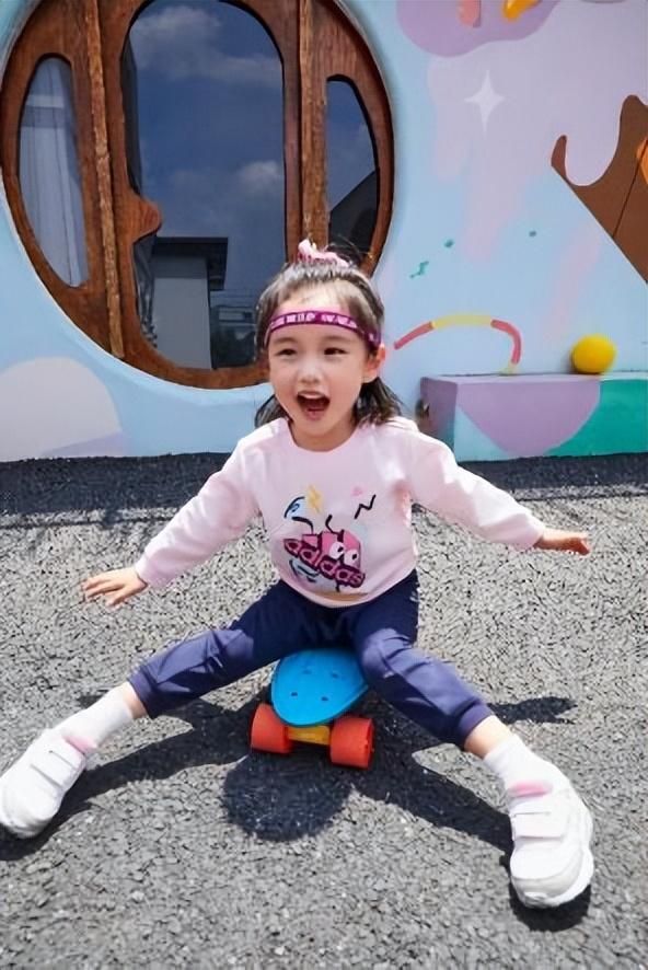 小阿迪达斯童装官网旗舰店插图 小阿迪达斯童装官网旗舰店插图