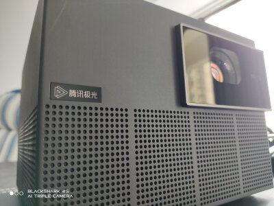 如何评大眼橙c1和小黄人智能投影仪哪个好些？比较区别感觉大吗？ 观点 第4张