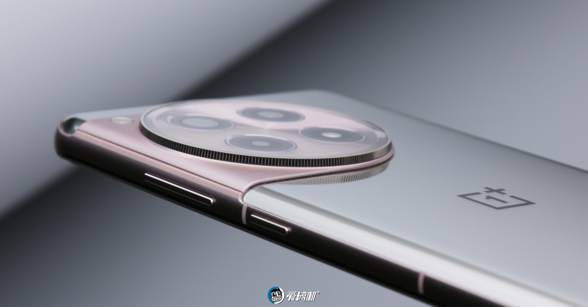 一加Ace 3评测:2599元起的骁龙8 Gen 2+高位指纹曲屏+5500mAh电池