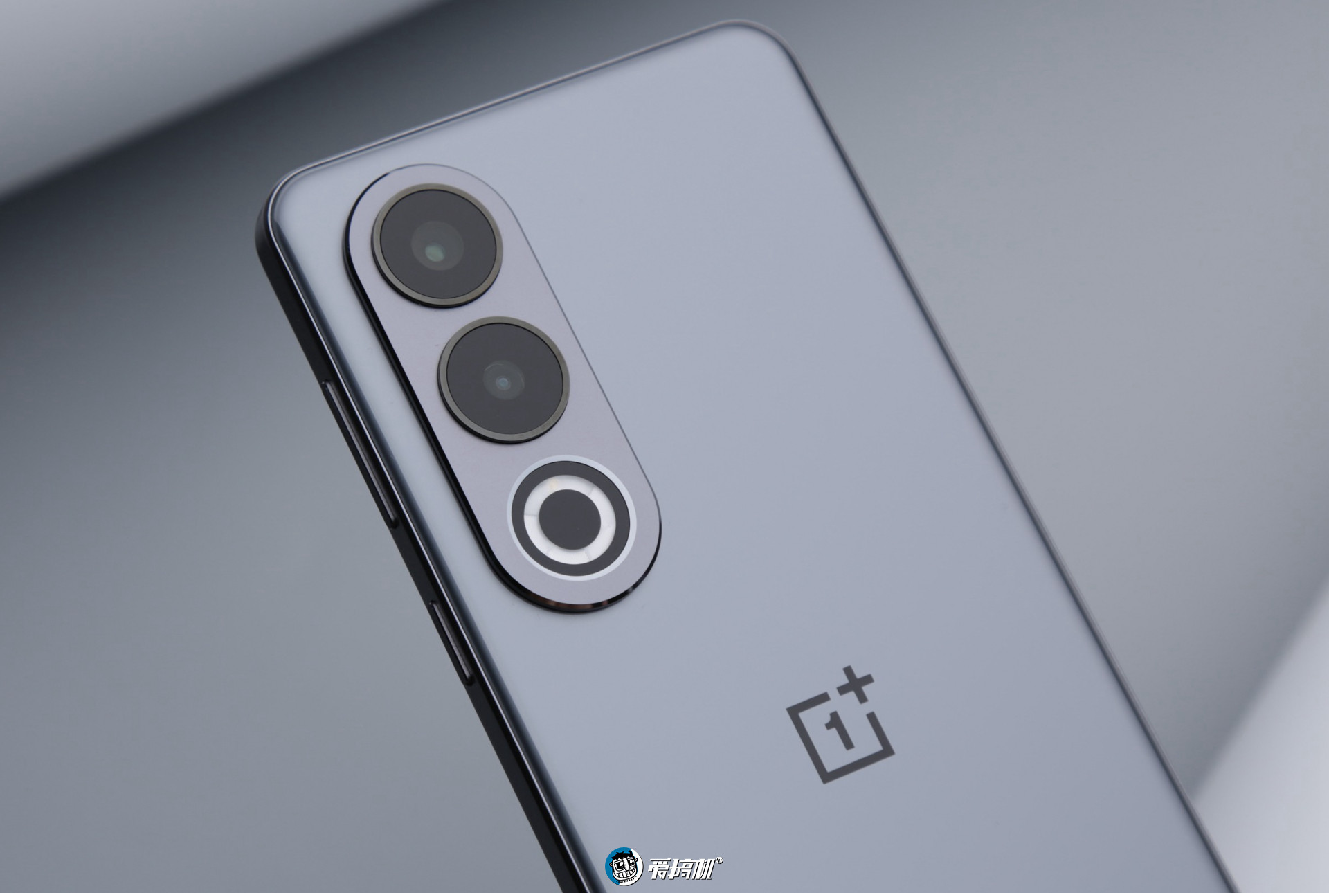 重回1999,一加Ace 3V评测:骁龙7+ Gen 3配1.5K直屏+LYT600主摄