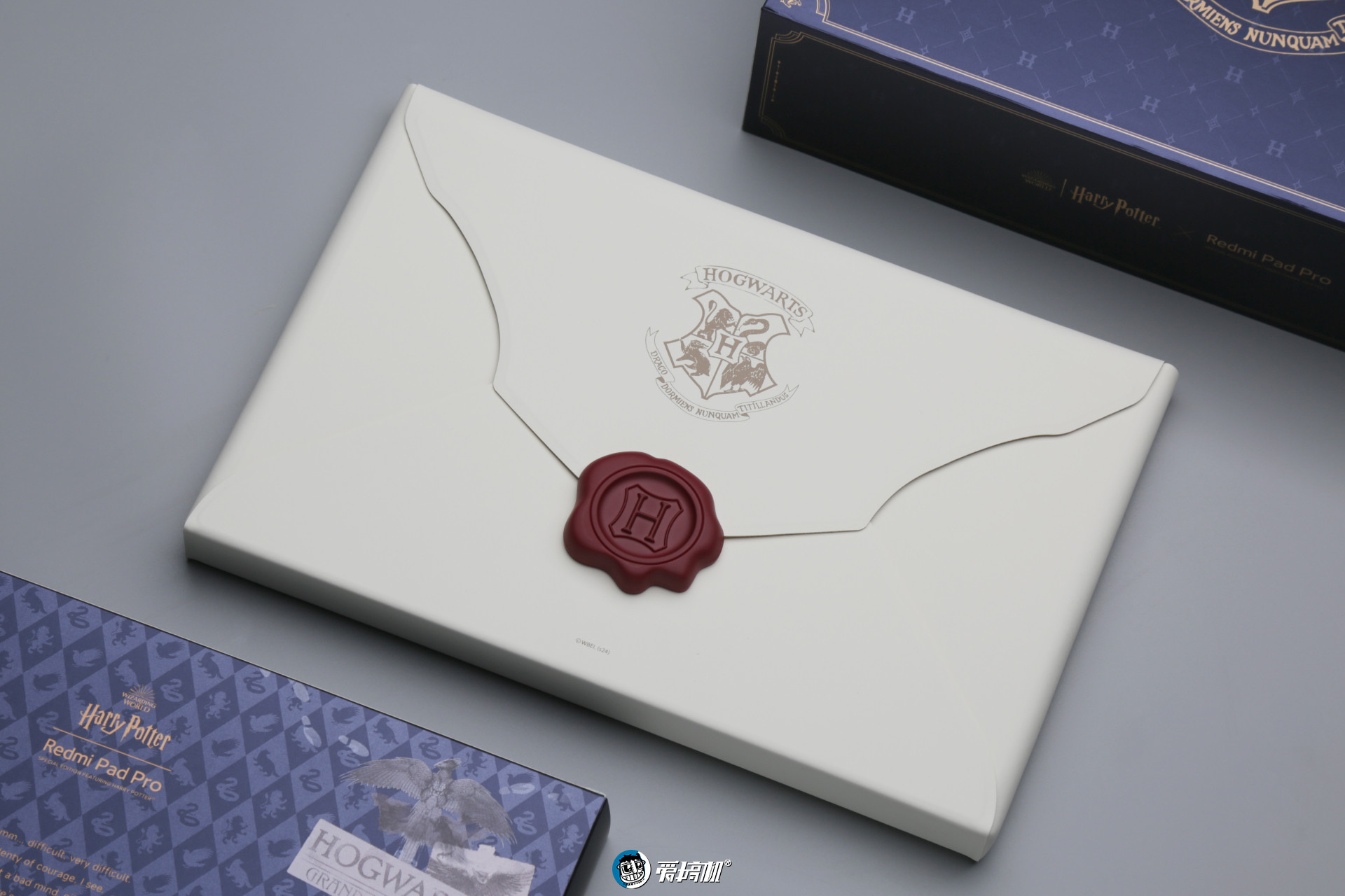 电 子 手 办,Redmi Pad Pro哈利·波特版体验评测:12.1英寸LCD+骁龙7s Gen 2的联名款