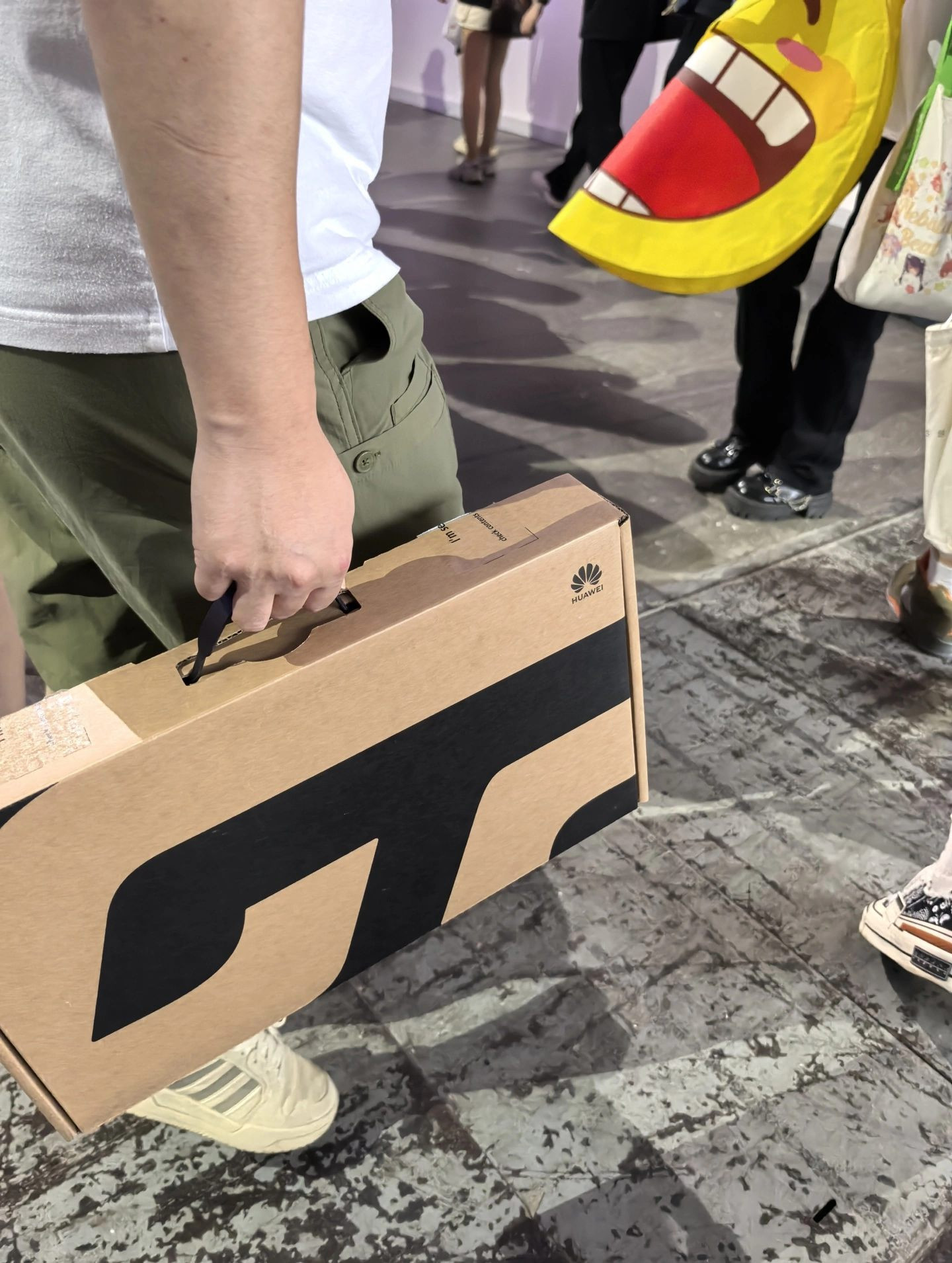 谁说爵士不玩游戏?华为游戏本真机现身 | 闲鱼PC网页版回归!