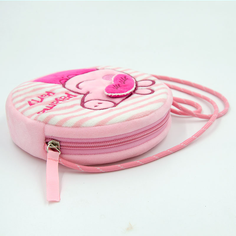 小猪佩奇公仔形象2021双11新款毛绒斜挎包女孩儿童用具小零钱包包