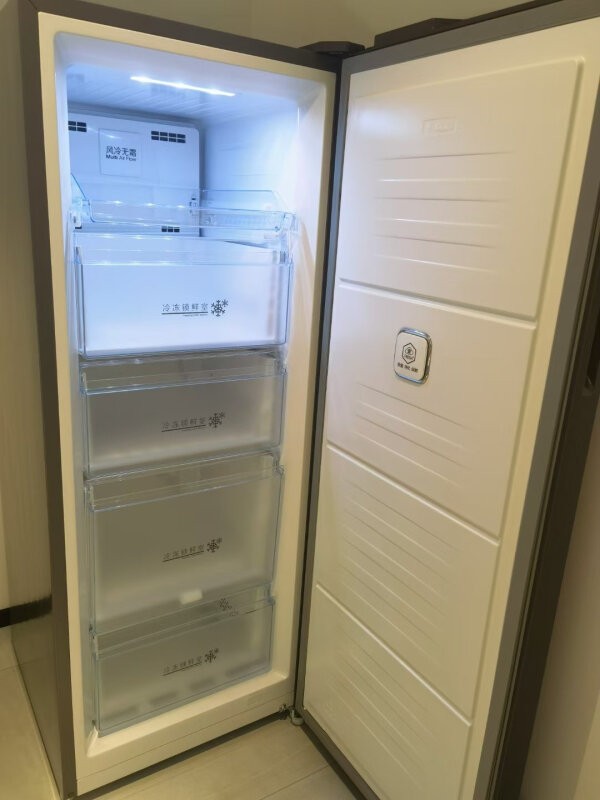 Hisense/海信 BD-159WVUT 家用立式冰柜无霜母婴冷柜一级能效99新
