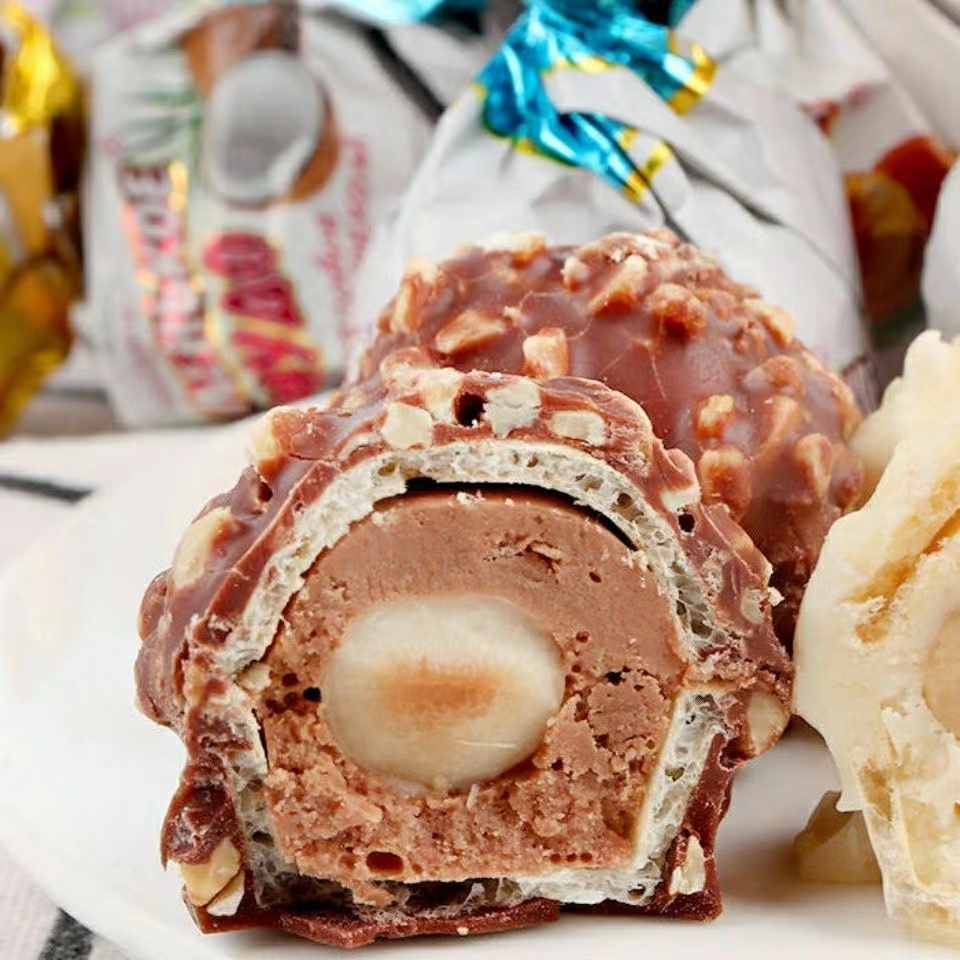 俄罗斯巧克力原装进口奶罐榛子仁混合糖果喜糖年货节过年散装零食