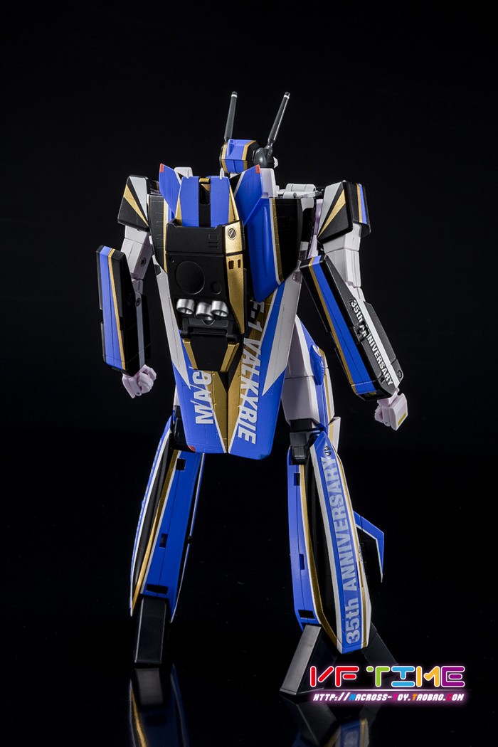 ARCADIA 太空堡垒 超时空要塞 1/60 VF-1J 35周年纪念涂装 限定版