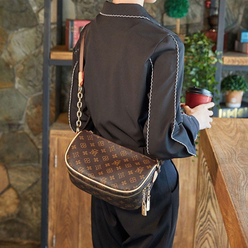 轻奢饺子包包女2024新款爆款高级感洋气大容量单肩斜挎包宽带女包