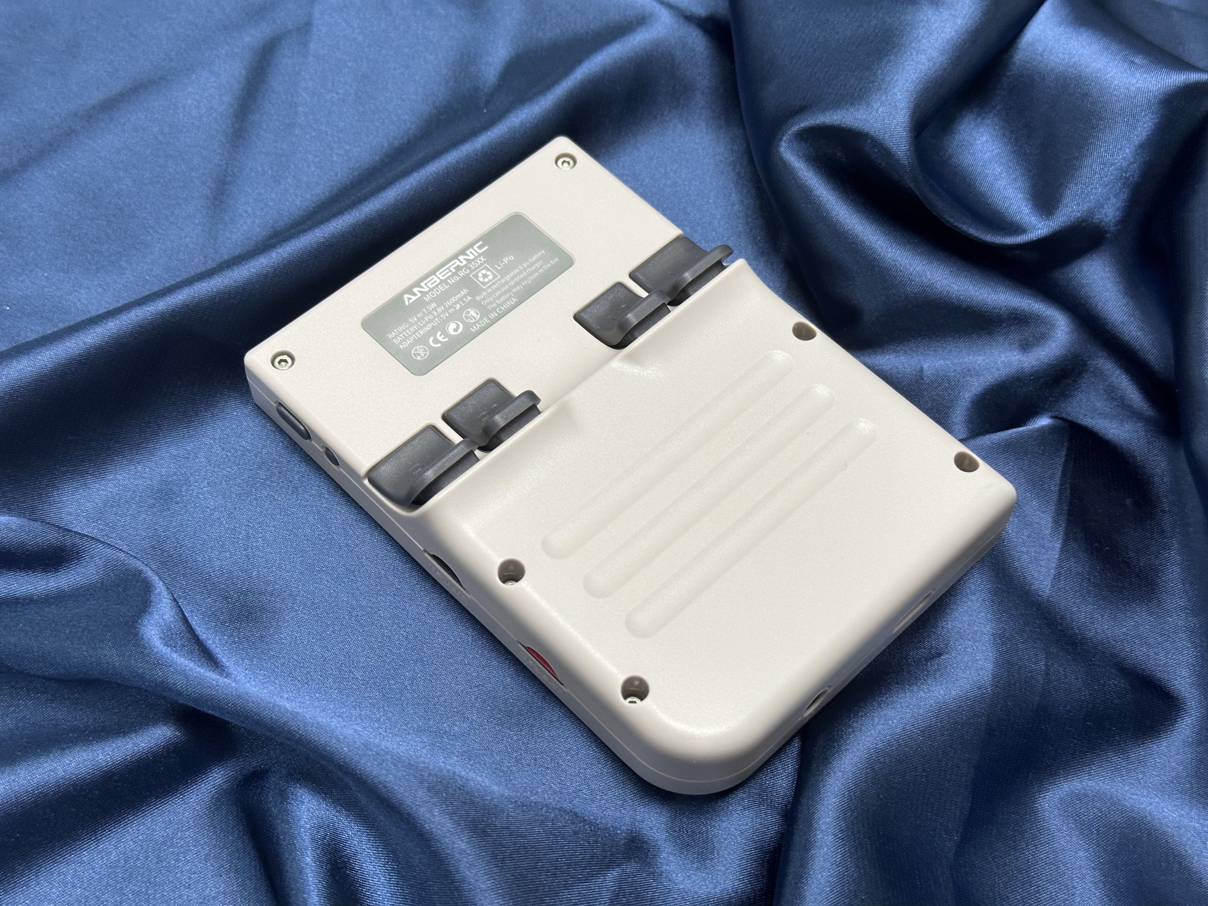 安伯尼克周哥RG35XX刷机版开源掌机大蒜系统游戏机大电池PS街机FC