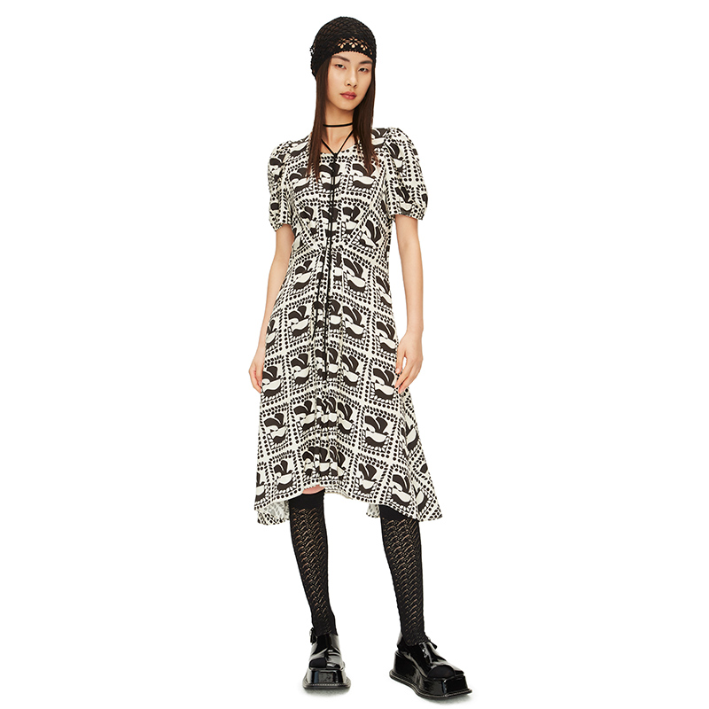 IIIVIVINIKO春夏新品波普印花天丝A字连衣裙女M210605121A