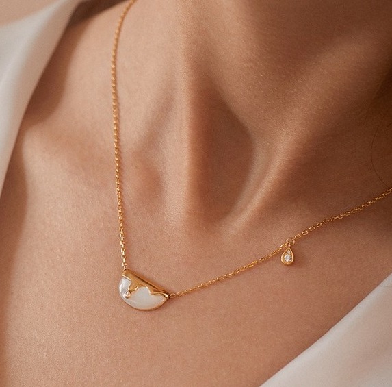 Neverfar半月水滴白贝母项链设计师精致时尚轻奢饰品女小众