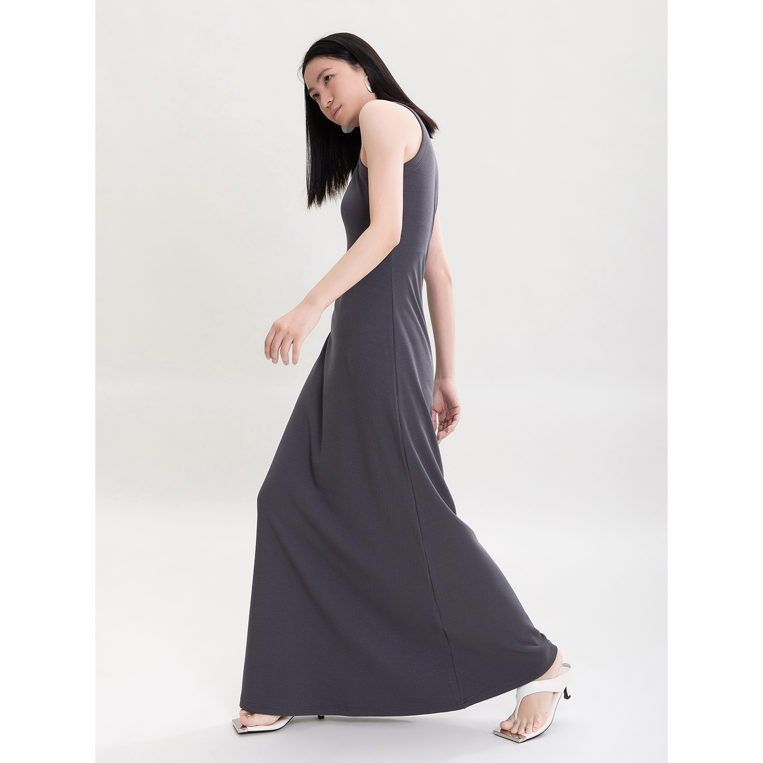 BELIN 定制显瘦背心裙赫本裙女早春高级感修身套头圆领无袖连衣裙