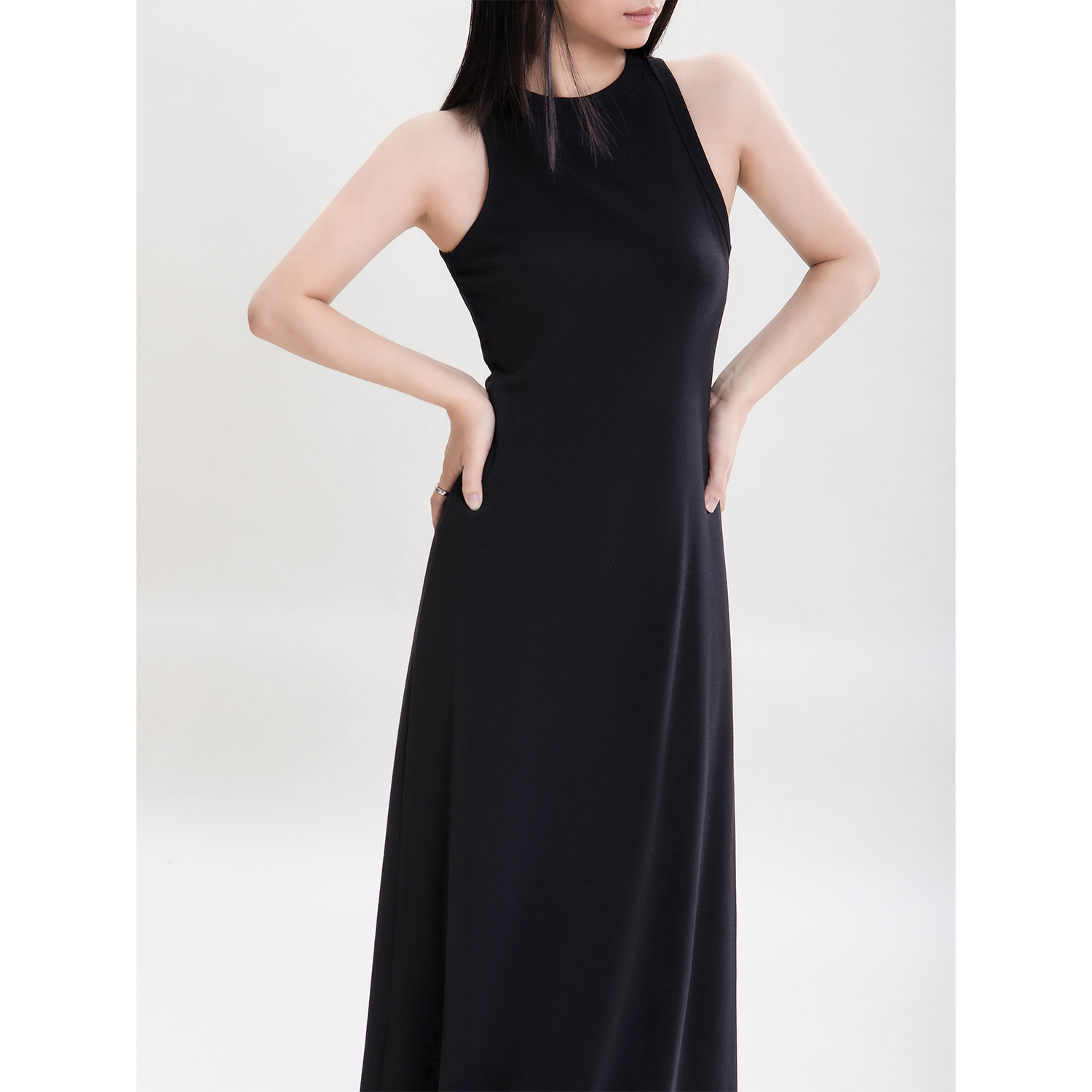 BELIN 定制显瘦背心裙赫本裙女早春高级感修身套头圆领无袖连衣裙