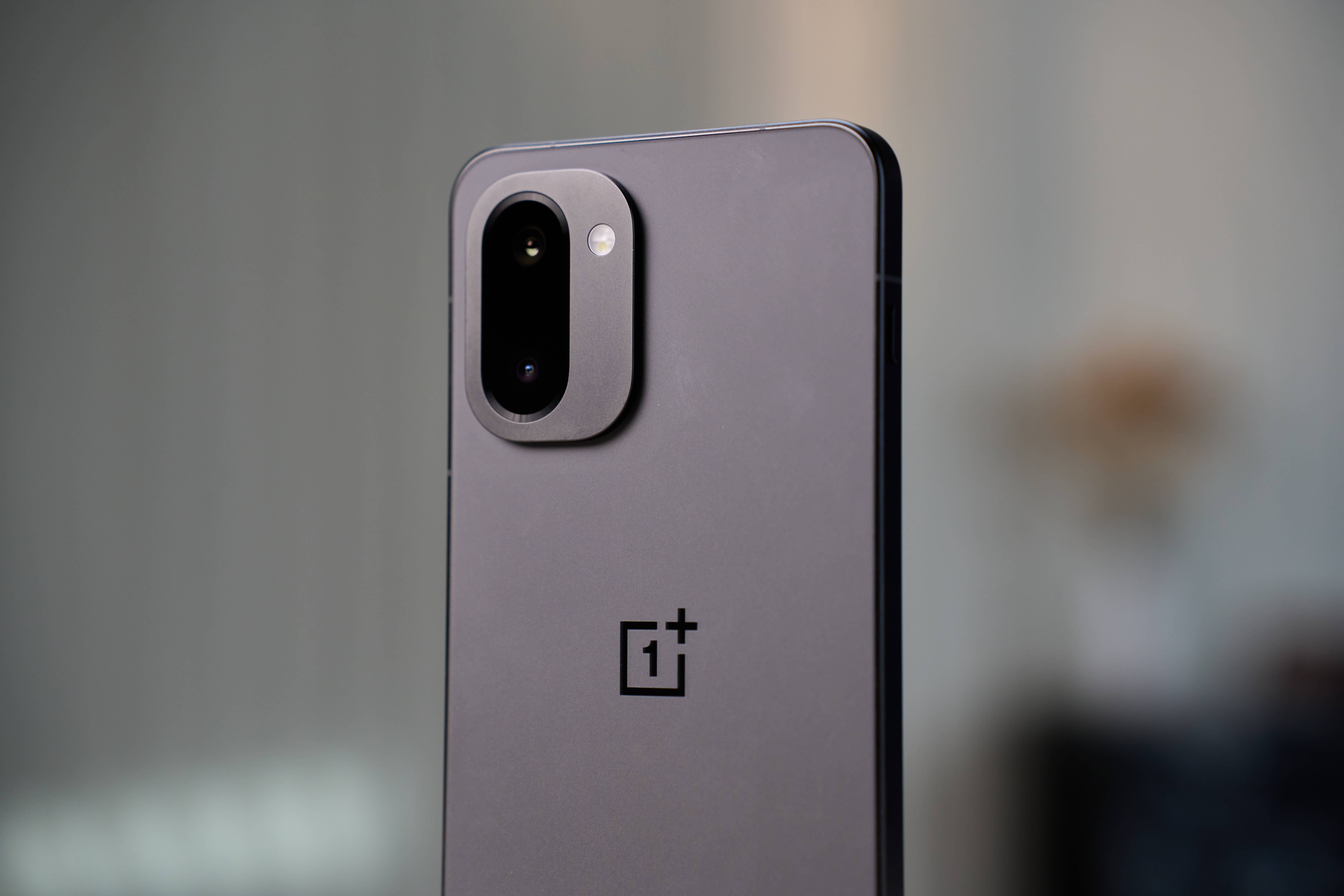 续航无焦虑！8300mAh+100W的一加 Ace 6T稳站中端续航顶流