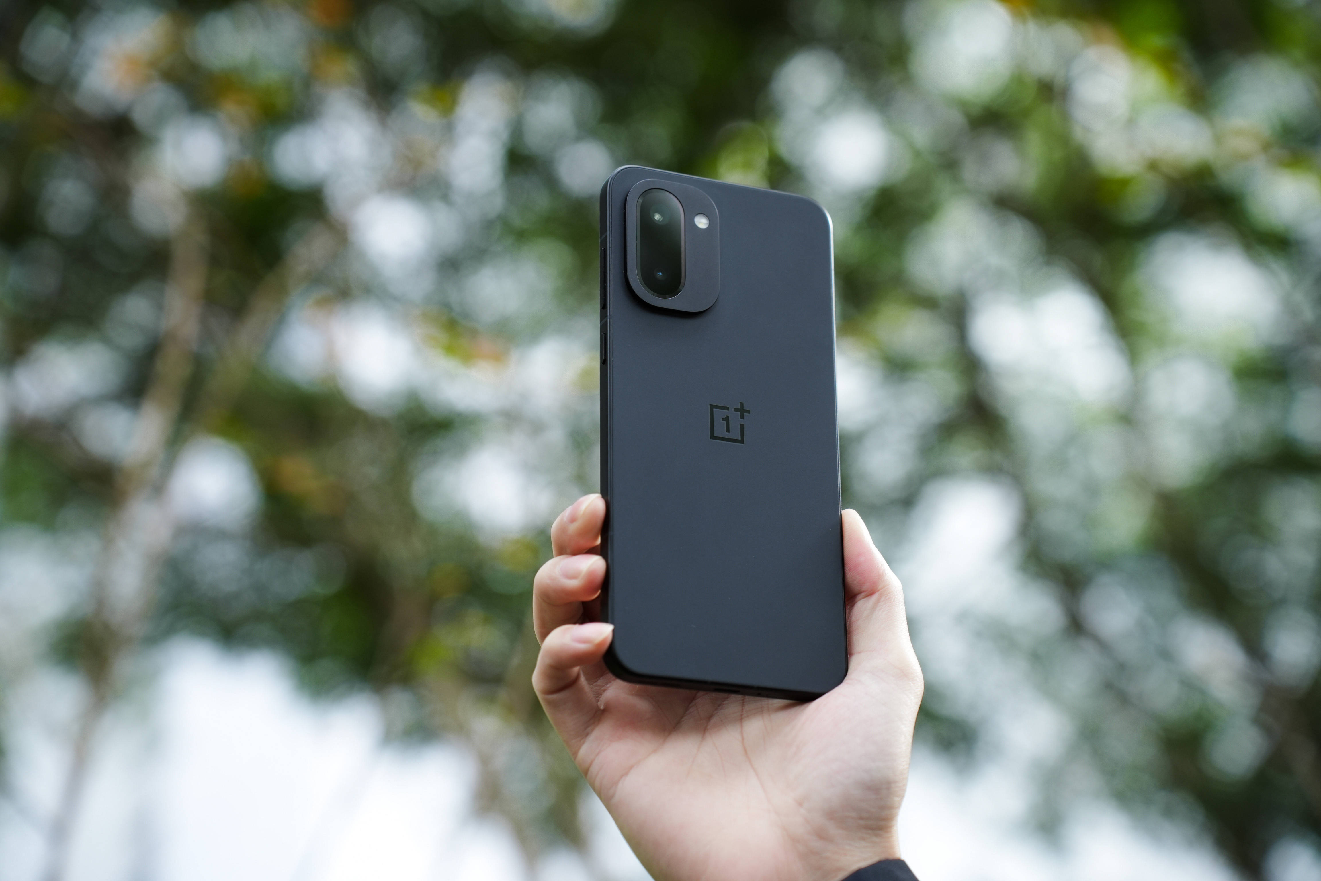 满帧游戏+8300mAh续航王，一加 Ace 6T告别电量焦虑