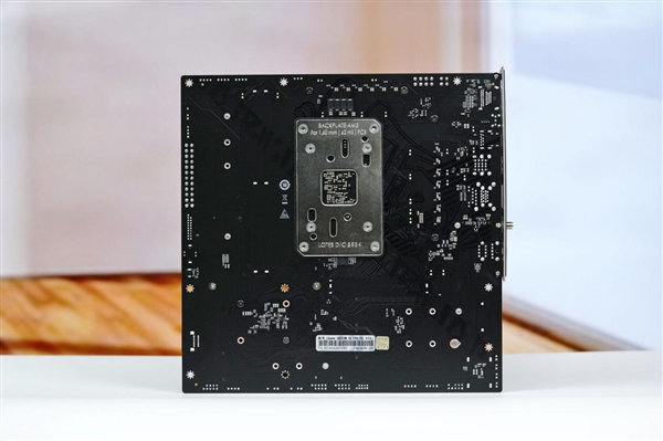 轻松打造千帧电竞主机 七彩虹iGame B850M Ultra-OC V14主板图赏