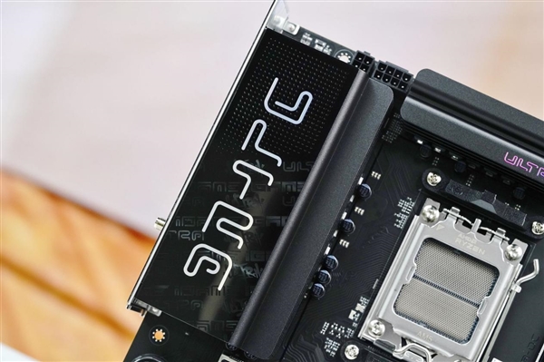 轻松打造千帧电竞主机 七彩虹iGame B850M Ultra-OC V14主板图赏