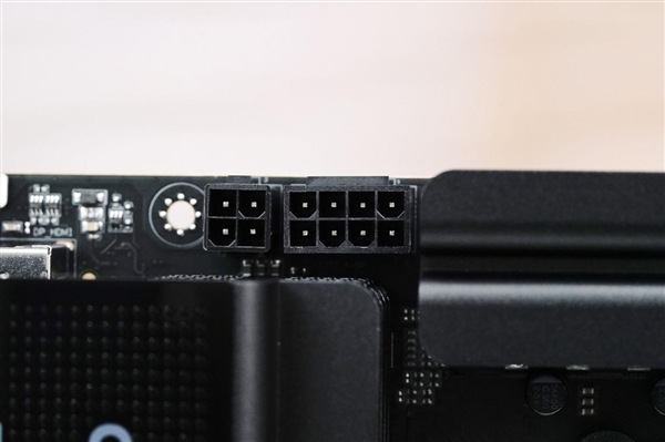 轻松打造千帧电竞主机 七彩虹iGame B850M Ultra-OC V14主板图赏
