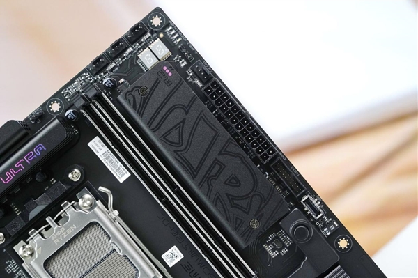 轻松打造千帧电竞主机 七彩虹iGame B850M Ultra-OC V14主板图赏