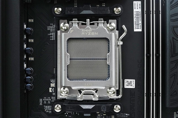 轻松打造千帧电竞主机 七彩虹iGame B850M Ultra-OC V14主板图赏