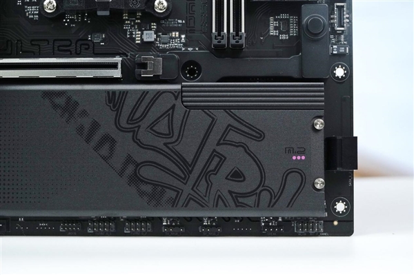 轻松打造千帧电竞主机 七彩虹iGame B850M Ultra-OC V14主板图赏