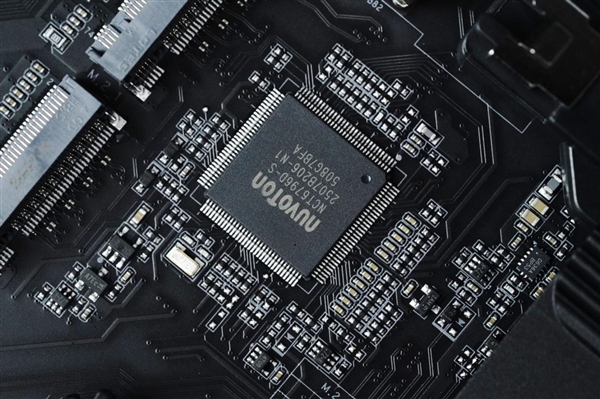 轻松打造千帧电竞主机 七彩虹iGame B850M Ultra-OC V14主板图赏