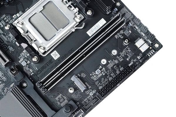 轻松打造千帧电竞主机 七彩虹iGame B850M Ultra-OC V14主板图赏