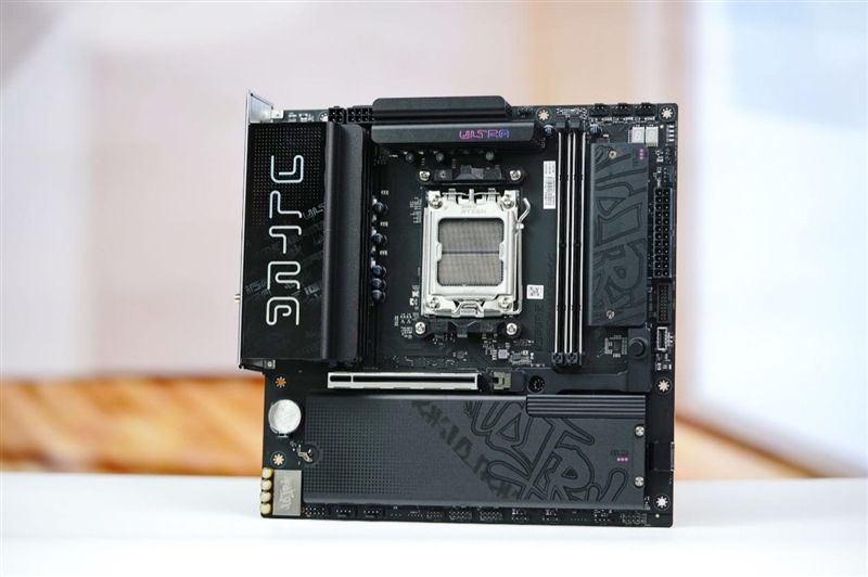 超乎预料的千元级电竞主板！七彩虹iGame B850M Ultra-OC V14主板评测