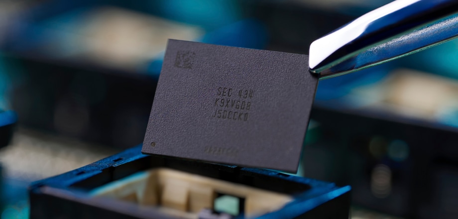 全球首个，消息称三星电子完成 900 层超高堆叠 3D NAND 闪存原型开发