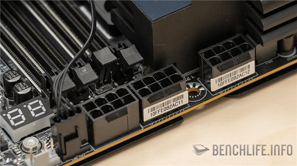 三个8-pin供电！技嘉首款Z990主板亮相：为Intel 52核桌面怪兽铺路