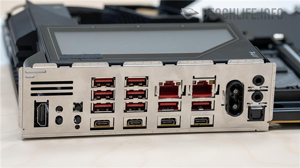 三个8-pin供电！技嘉首款Z990主板亮相：为Intel 52核桌面怪兽铺路