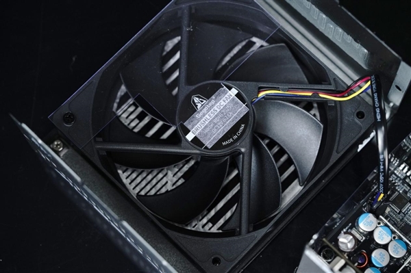 125mm短身 + ATX 3.1！鑫谷昆仑山海MU-850GD电源图赏
