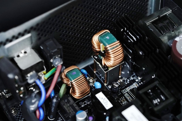 125mm短身 + ATX 3.1！鑫谷昆仑山海MU-850GD电源图赏