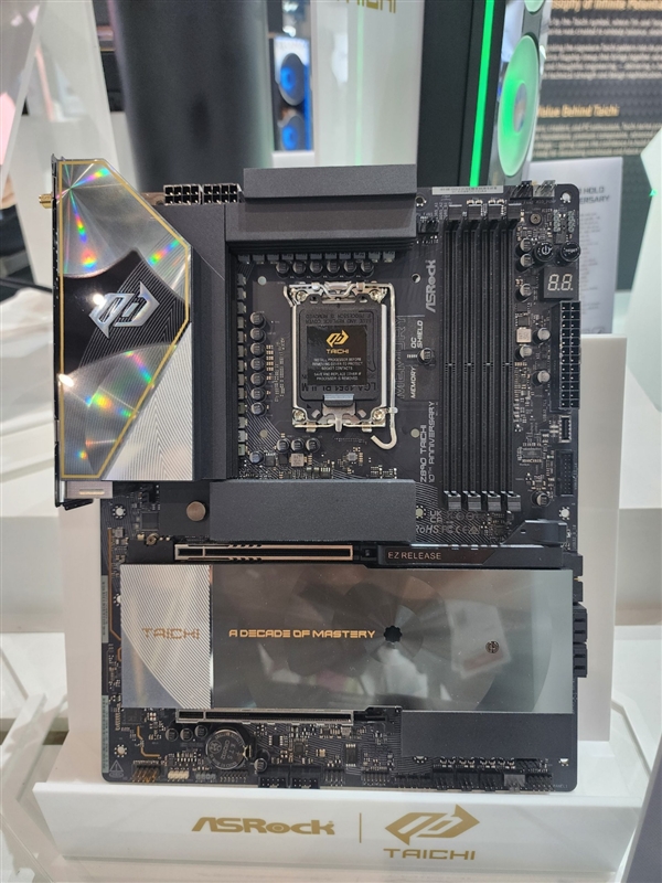 华擎太极10周年!X870E/Z890纪念版主板亮相:反光材质颜值拉满