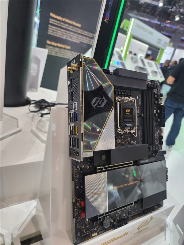 华擎太极10周年!X870E/Z890纪念版主板亮相:反光材质颜值拉满