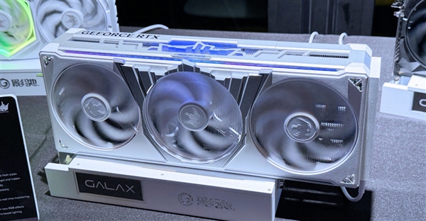 奢侈品级硬件！影驰展示RTX 6090概念卡：镶嵌施华洛世奇水晶