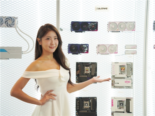 七彩虹iGame X870E白火神主板惊艳亮相：完美搞定SSD、GPU带宽之争