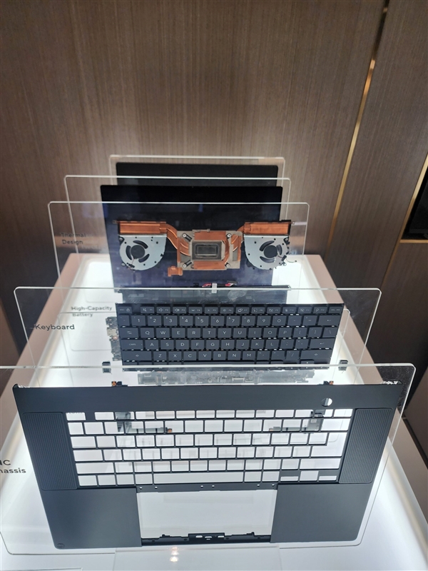英伟达首款Windows专用处理器RTX Spark实物曝光：买显卡送CPU、附赠8颗内存