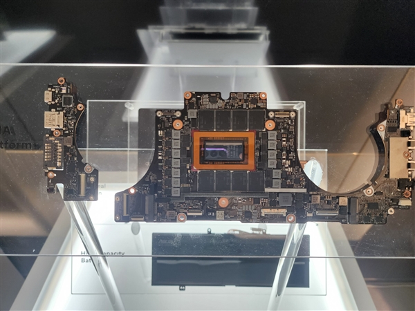 英伟达首款Windows专用处理器RTX Spark实物曝光：买显卡送CPU、附赠8颗内存