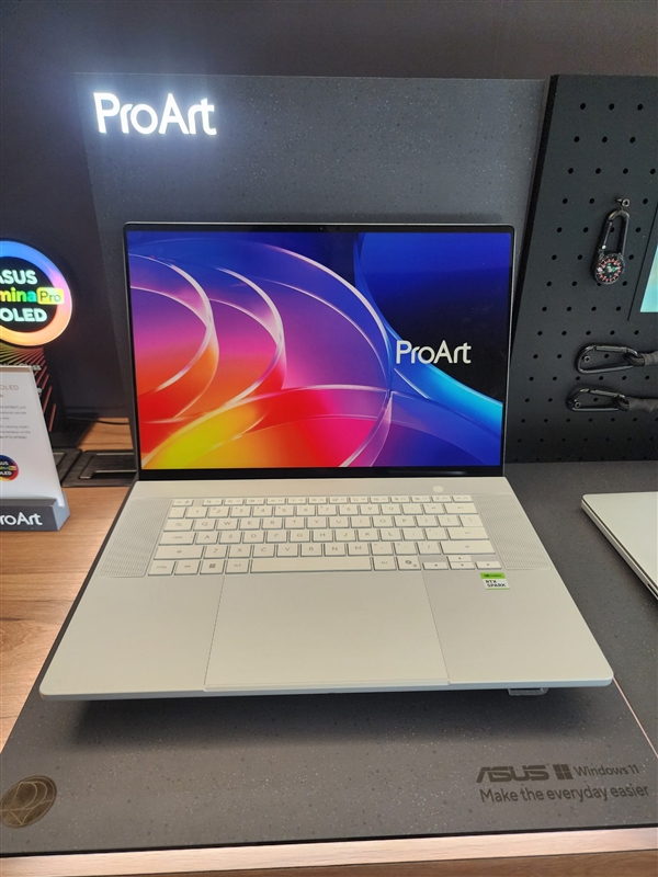 英伟达首款Windows专用处理器RTX Spark实物曝光：买显卡送CPU、附赠8颗内存