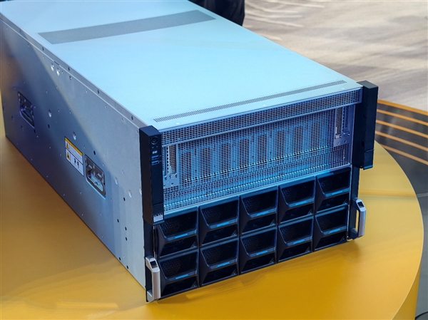 Intel至强6+：再现CPU王者之风！一个机柜60000+核心