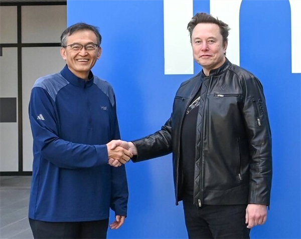 马斯克要联手Intel拯救内存:全新内存比HBM还强 单条512GB