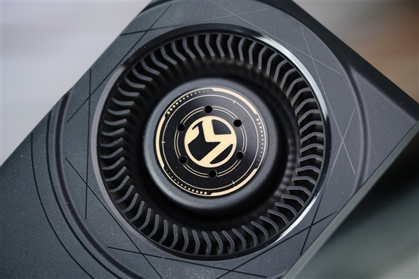 轻松本地部署大模型!铭瑄锐炫Pro B70 32GB Turbo显卡图赏
