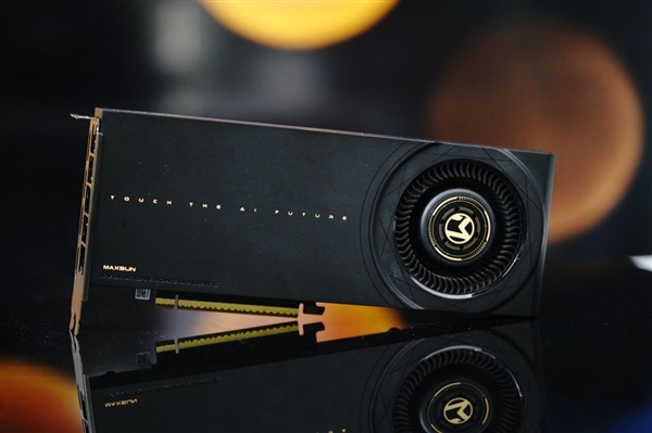 轻松本地部署大模型!铭瑄锐炫Pro B70 32GB Turbo显卡图赏