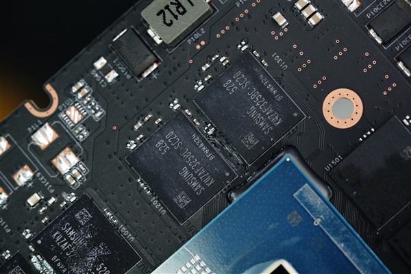 轻松本地部署大模型!铭瑄锐炫Pro B70 32GB Turbo显卡图赏