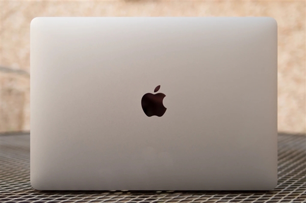 苹果首款触屏笔记本!MacBook Ultra加入触控屏:乔布斯曾坚决反对